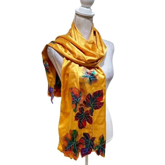 Kriska handmade Leaf Pattern Scarf rectangular cutout 67 inches - Picture 2 of 7